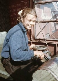 Когда люди занимаются делом, когда у них есть цель в жизни, а государство имеет правильную идеологию и соответствующие системы воспитания и образования, люди морды свои не уродуют.