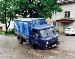 Так бухгалтерия ездит в банк за получкой топ менеджеров компании, а для сотрудников и УАЗа хватит