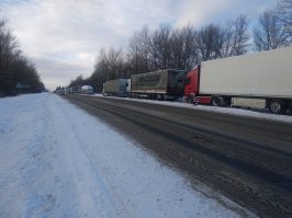 Ивангород. Ворота в Эстонию. Ворота на замке. :-) Колейка перед границей.