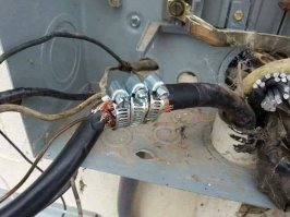 А вот это уже хомуты, и не просто хомуты, а ленточные.