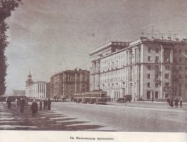 Дороги строили широкие, "на вырост":)))