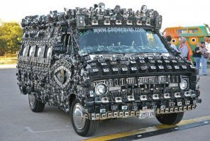 Martell

1) По закону   в любом  дтп  будет виноват  водитель (  для комм -  частично владелец). но не автосервис, тех осмотр и кто либо ещё. Неисправность может возникнуть прямо при выезде из  техосмотра. Смысл ? Более  того. На  старых авто  экология и  ВСЁ  что можно замерить регулируется  за 5 секунд  банальной отвёрткой. И инструкция  что крутить шла в комплекте  с авто.

2) Современные авто  оснащены активной  безопасностью ( иногда ) На старых такого нет и быть  не может.
Современные  авто  оснащены  пасивной безопасностью ( смнание  частей кузова авто дял гашения удара ) На старых авто этого  нет  либо почти  нет. И  не будет.
А что ещё проверять ? тормоза ? так  это две болванки стальные и  пара метров   трубки. К  тому  же без тормазов   долеко  не уехать в любом случае.
 Првоерять то там чего а ?

3)  Внешний вид авто .. не говорит  о безопасности ничего. Да и под капотом  может стоять  образцового состояния   наполнение. У  владельцев  старых авто часто своеобразный подход к  технике. Машина может иметь дыры в кузове и   незнать краски  со времён выпуска - а в  движок  заливается масло  каждые 5 000 причём  дорогущая синтетика.  Ибо  " вам шашачки или ехать ? "

4)  Как видите   что токо не ползает  по дорогам не взирая  на  требования ТО  .  для  старых авто  раз в году. Запрет на переделки. Да ещё  и проверки  со стороны  гаи  котоыре ваще не специ !  тупо на глаз  контралируют  состояние и  эти самые " изменения в конструкции "
И .. ?  Смысл  ? На фото  у вас результат.  
В сельской местности вообще без регистрации  половина авто. По  документам  списана в  чермет  и номера  давно не числятся. Нету  на селе таких денег чтобы  то и траховку делать !
Смысл в  законе который всё равно не исполняется и исполняться  не может просто по финансовым причинам ?  Населе  5 000 рублей В МЕСЯЦ   считается  рядовой зарплатой.

5)  А вот  в америке...
По  дорогам   катает всё вплоть до  чугунных ванн  запряжонных рабами. С  номерами  и  при полном  отсутствии вопросов  по тех осмотру. И чёто миллионых жертв нема.
Зато РФ  на первом месте по всей статистике    на  дорогах. и по трупам и по трупам  на  число машин и по дтп и  .. практически везде  в переди  планеты всей не взирая  на самые жоские в мире ( из  больших стран )) правил  тех осмотра.. который один хрен все делают тупо за денежку  для экономии времени. и будут делать. Сами  же депутаты  с своими 3-4-5 машинами кататься в ТО  и  тратить там по  пол  дня  на машину  НЕБУДУТ  даже если сам господь  бог снизайдёт на землю и даст им  пинка. Сдохнут но  ТО  делать не будут ибо иначе   они были  бы  не  дипутаты  а  на  заводе работали.

PS на  ютубе можете поискать  видео как амер  рассказывает .. как  он сумел  купить левый  хамви и .. поставить его  на учёт !  получить номера и прво катать по  дорогам  общего пользования !
 ТАм   больше 5 тонн весу. Глухой  запрет  правительства США на продажу военных хамви  в частные  руки.  Даже запчастей.
Считается  военнйо спец техникой и   к примеру в РФ  на проезд   этого агригата  по  дороге  общего пользования  по закону надо получать специальное  одноразовое разрешение  с указанием времени и маршрута, обоснованием  и   согласованием..
 А в штатах просто сели  поехал.
На военном  бронивике. Пятитонке.  И  никакого тех осмотра - хамви  вообще  к  гражданской технике  не относится и  не под дно требоване  не влезает даже с вазилином. Никак.  Но в  америке  можно. 
А у  нас  ничего нельзя. Но сплошь  дтп, народ  гибнет пачками и всё такое.