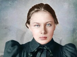 Ну раз Колонтай присутствует в подборке то тогда будет уместно еще две революционерки Крупская  и Арманд