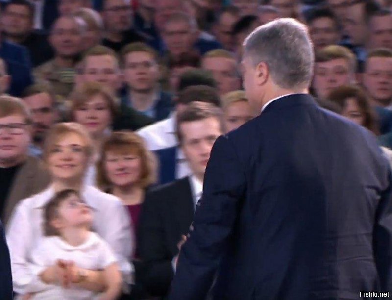 Порошенко объявил о своем походе в президенты в мятом пиджаке

Сегодня, 29 января, глава Украины Петр Порошенко объявил о своем выдвижении на второй президентский срок на съезде БПП, закамуфлированном под форум "От Крут до Брюсселя. Мы идем своим путем". "Страна" ведет онлайн-трансляцию форума.

Как свидетельствуют снимки с мероприятия, внешний вид Петра Алексеевича по-прежнему оставляет желать лучшего. На фото спереди видны неаккуратные лацканы пиджака, видимо, из-за того, что президент не расстегнул пуговицы, как это необходимо по протоколу. На фото сзади заметна мятая спина пиджака. Вид сбоку тоже не эстетичен.

PS: 

Слава Дорогому Петру Алексеевичу!!!
Я проголосую за нашего дорогого президента на второй срок. Кто еще так успешно убивает хоть какие-то потуги на перспективы Украины? После того, как начали делить своих граждан на сорта по языку,национальности и вере,туда ей и дорога. Дорогой Петро Алексеевич сделает все,чтобы Украина никогда не имела никаких государственных амбиций, была лишена промышленности и населения. Чтобы проект государства,построенного на делении и убийстве своих граждан, был низведен до уровня канализации. Его бы в Гетьманы с передачей власти по наследству.Контрольный,так сказать.Было бы славно за майдан.Слава Дорогому Петру Алексеевичу!!!

Заправленым в ширинку пиджаком подал знак своим сторонникам,что пойдет самовысуванцем. Мы знали,да.Мы верно все поняли.Слава нашему дорогому Петру Алексеевичу.Он - лучшее,что могло случиться с Украиной.Вот её и случили успешно.