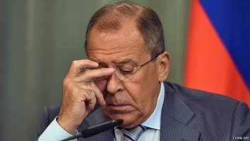 Огромные колеса на легковушке и пикап на крошечных шинах
