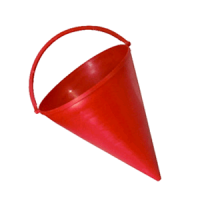 Причем ведро конусное, с пожарного щита