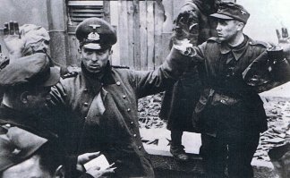 Вот "красавцы!.Довоевались,бля.Вот этим в морды плевали.А простые люди не виноваты.