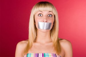 "Почему так громко тётя кричит?": молодую мать сводят с ума любвеобильные соседи