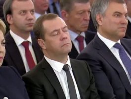 Возможно и вы здесь есть: спящие работники, застуканные на рабочем месте