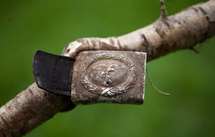 Это же орел Люфтваффе, летчиков. Как эта пряжка интересно туда попала.