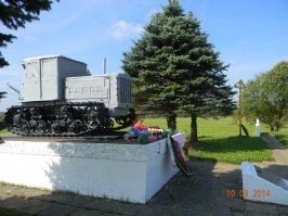 Под Вязьмой такое есть
плюс еще трактористам погибшим после войны