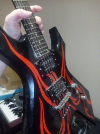 в данный момент за моей спиной в метре от монитора