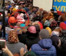 Жёваный крот! У кого-то ума хватило на такое мероприятие с ребёнком притащиться!