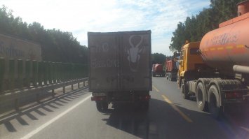 20+ креативных посланий, оставленных водителями большегрузов