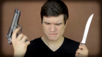 Три заповеди кинокритика Евгения Баженова ака BadComedian:
1 - Все современные русские фильмы и анимация это убожество и бездушные попытки состричь бабла. А в некоторых случаях это просто бездушная-бездушная попытка состричь бабла на фрагшизе

2 - Сценарии ко всем российским фильмам и анимационным проектам, пишет группа запертых в одной комнате с пачкой бумаги и обдолбанная разными наркотическими веществами макак. Актёры и актёры озвучки работают как обдолбанные наркотическими веществами макаки.

3 - Что же выбрать для суицида, нож или пистолет? Просто самоубийство лучше и приятнее чем просмотр отечественного кино и анимации.