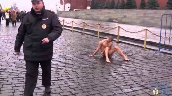 Норма (медицина)   состояние динамического равновесия между био-психо-социальными параметрами деятельности человека и аналогичными параметрами окружающей его среды

Если по простому........Для человека и вообще любого животного Нормой является мыться, ухаживать за собой т.е. содержать своё тело в чистоте и порядке, а иначе грязь, бактерии , мучительная смерть........

В случае Тату же есть нехилая вероятность подцепить какой нибудь ВИЧ.......Это же относиться и к шрамированию .......Ни одно живое существо планеты Земля будучи в адекватном, здравом состоянии тела и психики не нанесёт себе увечий.
Исключением является когда например человек сознательно кидается в огонь, воду , под машину и т.д. что бы спасти другого человека , чаще всего своего ребёнка.......

Это же относиться и например к мазохистам.....Мазохизм   склонность получать удовольствие, испытывая унижения, насилие или мучения.