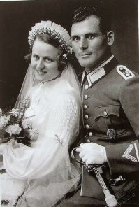 Сержант Фридрих Конрад Винклер...а дома ждет молодая жена...интересно дождалась?