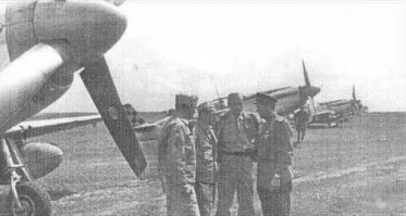 Автор поста? Ты пост свой прочитай! "...По воспоминаниям Попкова, впечатление от американских истребителей было резко отрицательным."  На фото 1- "мустанг" на испытаниях в НИИ ВВС, на фото 2 - американские техники и советский офицер обсуждают план работ по техобслуживанию "Мустангов" (если статью копируешь, не вырывай отдельные ее части). И ты предъявляешь претензии американцам, что они поставили всего 10 самолетов. А что СССР отказался от закупки "сырого" истребителя после его летных испытаний, ты ни каких выводов не делаешь?