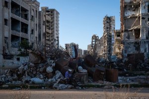 Александр
 
"Думаю хуже не будет т.к. походу уже некуда."

Гыыы !
Так в  конце  80 в  СССР  думал народ  жуя  горячую корочку  чёрной буханки и  закусывая " краковской " из настоящего мяса (  которая  хронилась совсем не по году ибо была  реально из мяса и  даже без сои и пальмового масла )

ТАк  хохлы думали  когда  законно избранного презедента свергали недождавшись  пол  года  до выборов.. кстати презедента вполне законно выбраного,про  нарушения там почти небыло, и выбраного уже не в первый раз !! Причём не подряд!!! Это вам  не административный ресурс.. 
В прочем  не о том.

Как показывает  жизнь - стоит  только успокоится и сказать " хуже быть  уже  не может "  Ктото на верху принимает вызов и становится НАМНОГО  хуже.

Хотите  фото Сирии ? думаете там  шалашики  бушменов  расхреначили бомбами ?