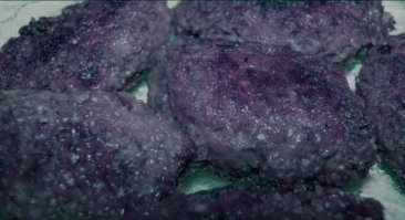 то что на фото слишком какие-то рекламного вида,
мои любимые котлетки были не такими красивенькими и светленькими.
Мои были темные, слегка подгорелые, но очень вкусные