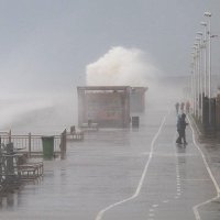 Пф, подумаешь, Долиш Великобритания... Вот у нас в городе новогодний подарочек был. Сутки так праздновала Балтика!
