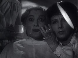 Орлова в роли ученой дамы.