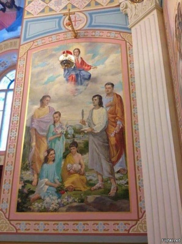 Эта икона висит в его домашней церквушке  Особенно у бога цвета символичны - белый, синий, красный....