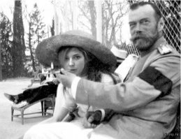 Эксклюзивная фотка: Николай учит свою младшенькую Анастасию, как правильно курить цигарку с марихуаной. Обратите внимание на фамильное сходство Анастасии с одной персоной из Госдумы. По моему, это многое обьясняет.