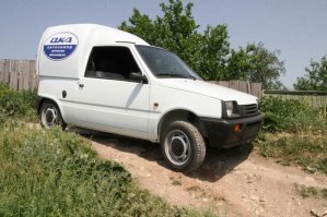 Под конец производства были грузовые фургончики на ее базе. Как раз под такие цели.