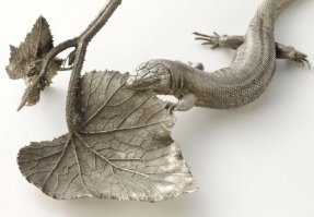 Давным-давно в Эрмитаже видел ящерку серебряную (возможно эту) на выставке работ Фаберже, был поражён.