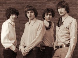 В основном слушал этих ребят. Из отечественных Машину времени, или Бутусова