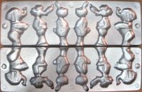 Сыну года три было, купила жена форму для леденцов



А во дворе таких, как сын - трех-пятилетних - стая бегала штук пятнадцать. Позвала сына - Вася, на леденец - пацан довольный убежал. Через минуту влетает, сгреб остальные. Еще через минуту вся стая у нас на кухне - "а мне, а мне?" Я палочки строгать не успевал, ипашил как папа Карло. Сейчас проще - палочки для суши купить можно.