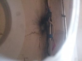 Попросили помочь, розетка в ванной что-то не работает, приехал...