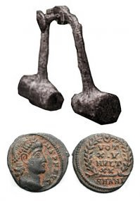 Матрица, пуансон. Вложить заготовку и - тюк молоточком. две с половиной тысячи лет технология не меняется.