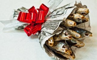 продавец пива рассказывал: пришел как-то один покупатель со словами "корюшка есть? я дома не ночевал, меня жена без корюшки не пустит..."