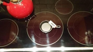 У меня есть похожая сковородка :) Очень удобно яичницу ребёнку жарить :)