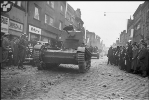 НА!!!! Польские танки входят в Чехословакию. А вообще хорошая статья.КАК ЕВРОПА ПРОТИВ ГИТЛЕРА ВОЕВАЛА(очень большая и подробная статья.