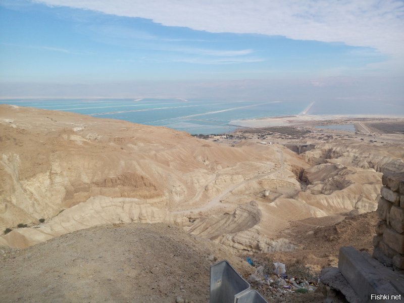 Вид на "мертвое море" (за ним Иордания...