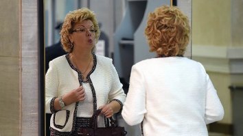 Еще одна клоунесса  из шапито , под названием "Дума",  До того, как стать "народным избранником"  работала главредом журнала  "Культура",  писала колонки о сексе.  Автор книги «Гимн настоящей стерве, или Я у себя одна».

Она то у себя одна, но вот таких зажравшихся скотов, у народа на шее, воз и маленькая тележка.