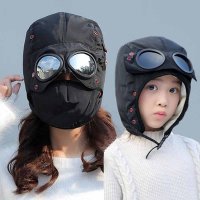 Новый тренд: девушки спасают лицо от мороза, завязывая на нём несколько хвостиков