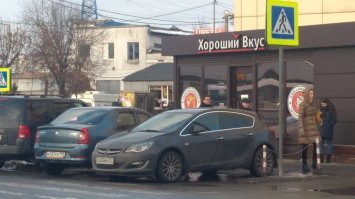 Выложу пару муд.аков, паркующихся на зебре, может кто узнает соседа или знакомго, пусть стыдно будет. Хотя таким не стыдно похоже...