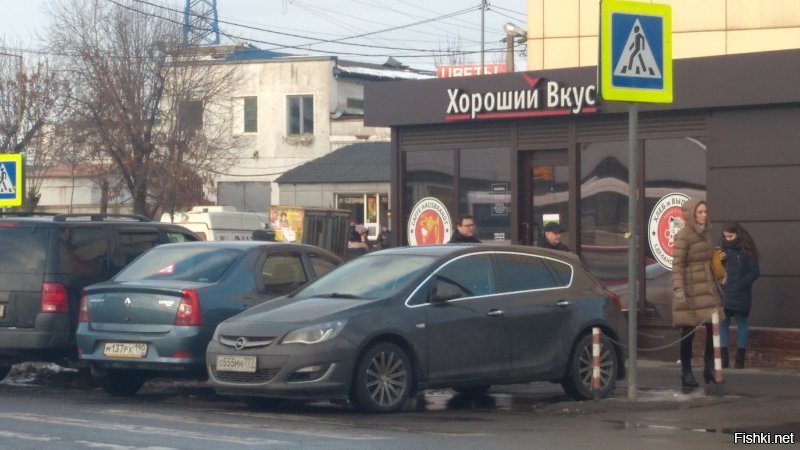 Выложу пару муд.аков, паркующихся на зебре, может кто узнает соседа или знакомго, пусть стыдно будет. Хотя таким не стыдно похоже...