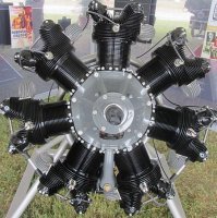 М3 "Стюарт", ещё без подбашенной корзины.
 7 - звездообразный авиационный двигатель Continental R-670, 8 - карданный вал поперёк всего боевого отделения. Конструктора бы и рады поставить другой мотор, но пришлось ставить то, что дали.