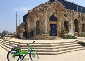 Замок Матрера на помнил музей Эцель ,на берегу Тель Авива. Который размещен в здании, представляющем древние руины, надстроенные в стиле хай-тек.