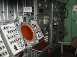 Для особо одаренных членососов вроде тебя! Объясняю ОДИН раз и ты идешь АНКУЙ со свистом

1) По самолетам - в первом случае (А-50)ИЛ-76, во втором (А-100) Ил-76МД-90А (Изделие-476)   глубокая модернизация самолёта Ил-76. Технические подробности надеюсь сам сможешь найти. И там уже по экипажу разница в 2-3 человека.

2) В А-50 аппаратура была аналоговой а в А-100 идет цифра. Их разницу по габаритам, эл.потреблению и основные ТТХ тебе ни кто не скажет - это тайна. 

3) В модификации А-50М сделали махонький шаг модернизировать сам комплекс ДРЛО на новой элементной базе. Опять же посадить вместо 12 операторов 10. К 2011 году выпустили следующую модификаци А-50У.  Опробовали пару-другую новых решений.  В части касаемой автоматизации процессов управления и наведения авиации (ПВО и истребеителей) по целям. Опять же идет сокращение числа операторов РСи АС. 

Короче говоря ты мне надоел !!! Иди накуй и учи уроки, малолетний задрот.