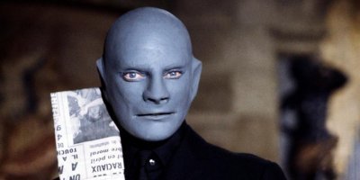 Да когда как. Думаю, он был серым, и от освещения зависил финальный цвет.