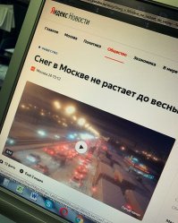 Не хочу показаться занудой, но тут все норм. "Снег в Москве растает до весны", т.е. до того, как весна наступит, т.е. еще зимой. Вот если бы написали, что снег в Москве растает весной - вот тогда было бы прикольно.