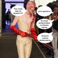 Этот аккаунт в инстаграме собирает странные и мемные луки с подиума