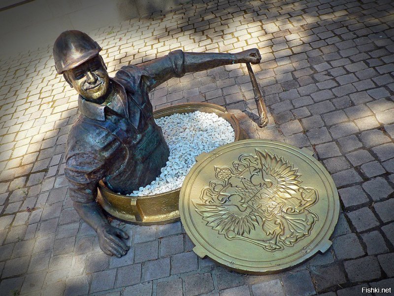 плохой профессии столько памятников не поставят!