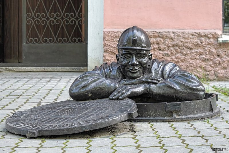 плохой профессии столько памятников не поставят!